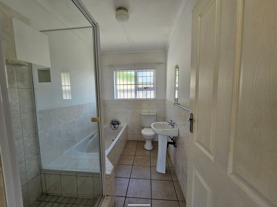 3 Bedroom Property for Sale in Cambridge West Eastern Cape